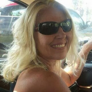 Meet your Posher, Debbi